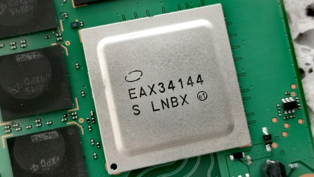 Cái nhìn đầu tiên về  SSD Intel D7-P5510 8TB PCIe 4 NVMe Data Center