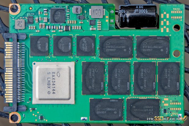Cái nhìn đầu tiên về  SSD Intel D7-P5510 8TB PCIe 4 NVMe Data Center