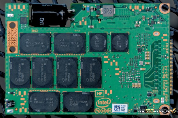 Cái nhìn đầu tiên về  SSD Intel D7-P5510 8TB PCIe 4 NVMe Data Center