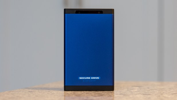 Đánh giá Bảo mật dữ liệu với  SecureData 2TB SecureDrive External ssd