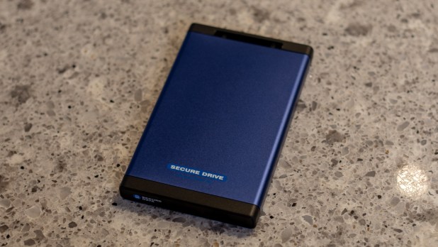 Đánh giá Bảo mật dữ liệu với  SecureData 2TB SecureDrive External ssd