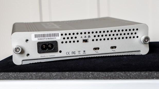 Đánh giá Netstor NA622TB3 Thunderbolt 3 SSD Enclosure - 4 SSDs và một PCIe Switch