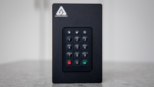 Đánh giá SSD Apricorn Aegis Fortress L3 2TB External  – Pháo đài Bảo mật cầm tay bất khả xâm phạm