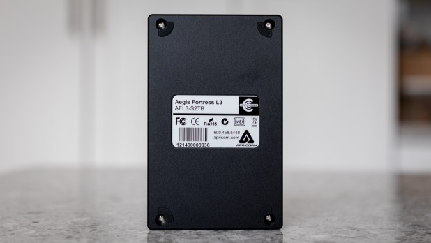 Đánh giá SSD Apricorn Aegis Fortress L3 2TB External  – Pháo đài Bảo mật cầm tay bất khả xâm phạm