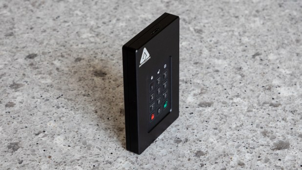 Đánh giá SSD Apricorn Aegis Fortress L3 2TB External  – Pháo đài Bảo mật cầm tay bất khả xâm phạm