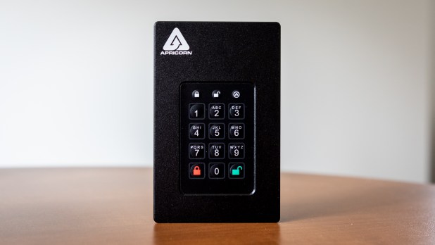 Đánh giá SSD Apricorn Aegis Fortress L3 2TB External  – Pháo đài Bảo mật cầm tay bất khả xâm phạm