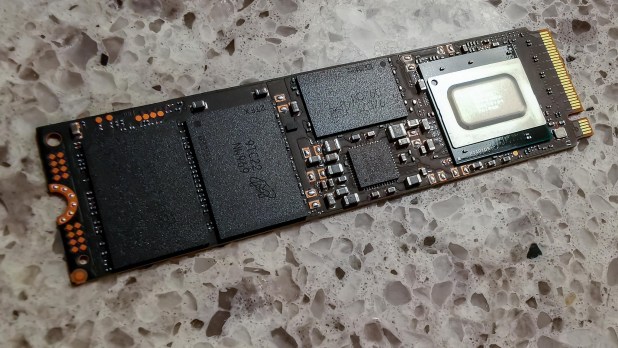 Đánh giá SSD Crucial P5 NVMe  (1TB) – PCIe 3.0′ Late Entry to the Ball