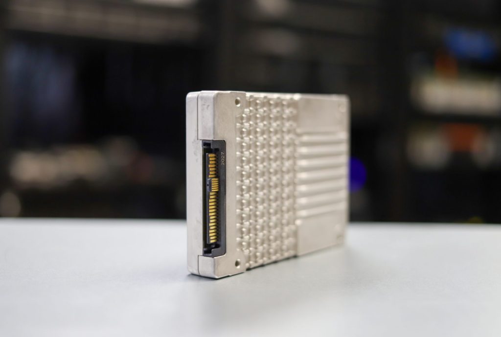 Đánh giá SSD Intel P5510 NVMe Enterprise