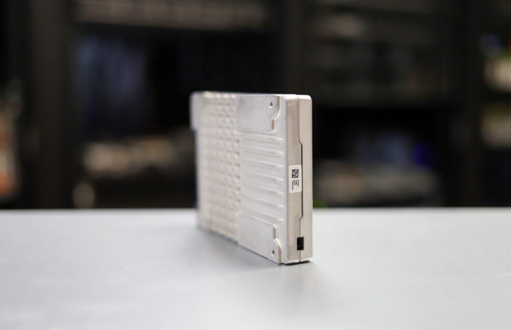 Đánh giá SSD Intel P5510 NVMe Enterprise