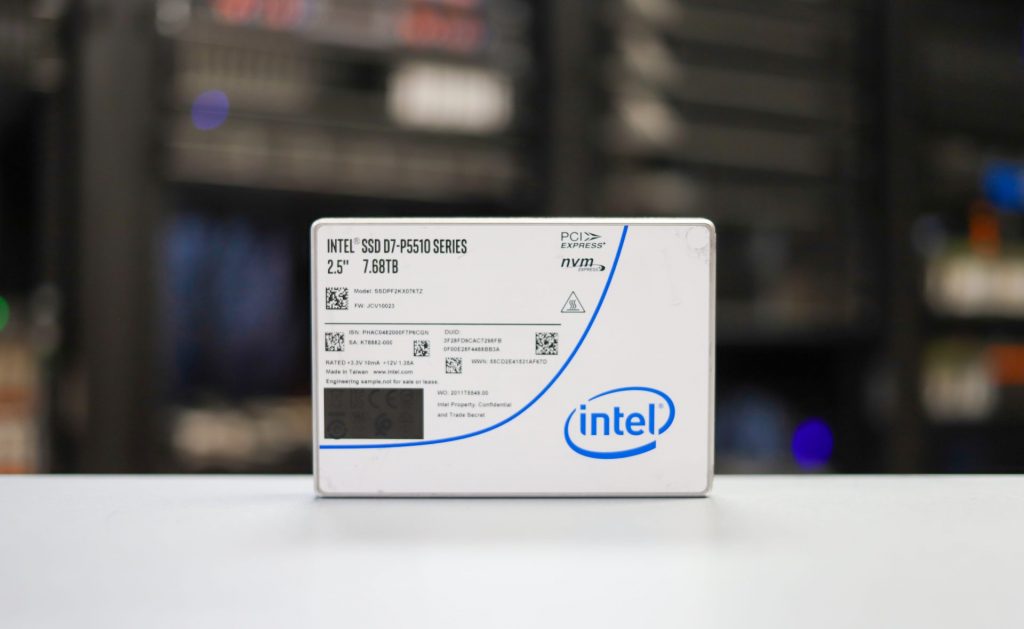 Đánh giá SSD Intel P5510 NVMe Enterprise