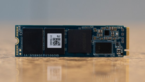 Đánh giá SSD Plugable Thunderbolt 3 NVMe External  (2TB) – Giá, hiệu năng và dung lượng
