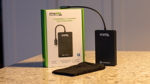 Đánh giá SSD Plugable Thunderbolt 3 NVMe External  (2TB) – Giá, hiệu năng và dung lượng