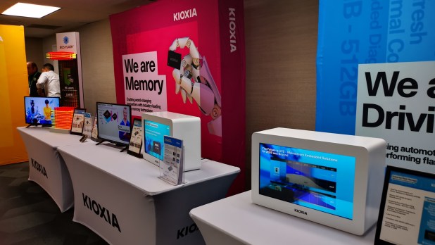 KIOXIA trình diễn CM6 PCIe 4.0 SSD và giải pháp tự động | CES 2020 Update