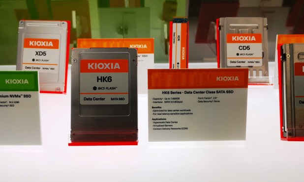 KIOXIA trình diễn CM6 PCIe 4.0 SSD và giải pháp tự động | CES 2020 Update