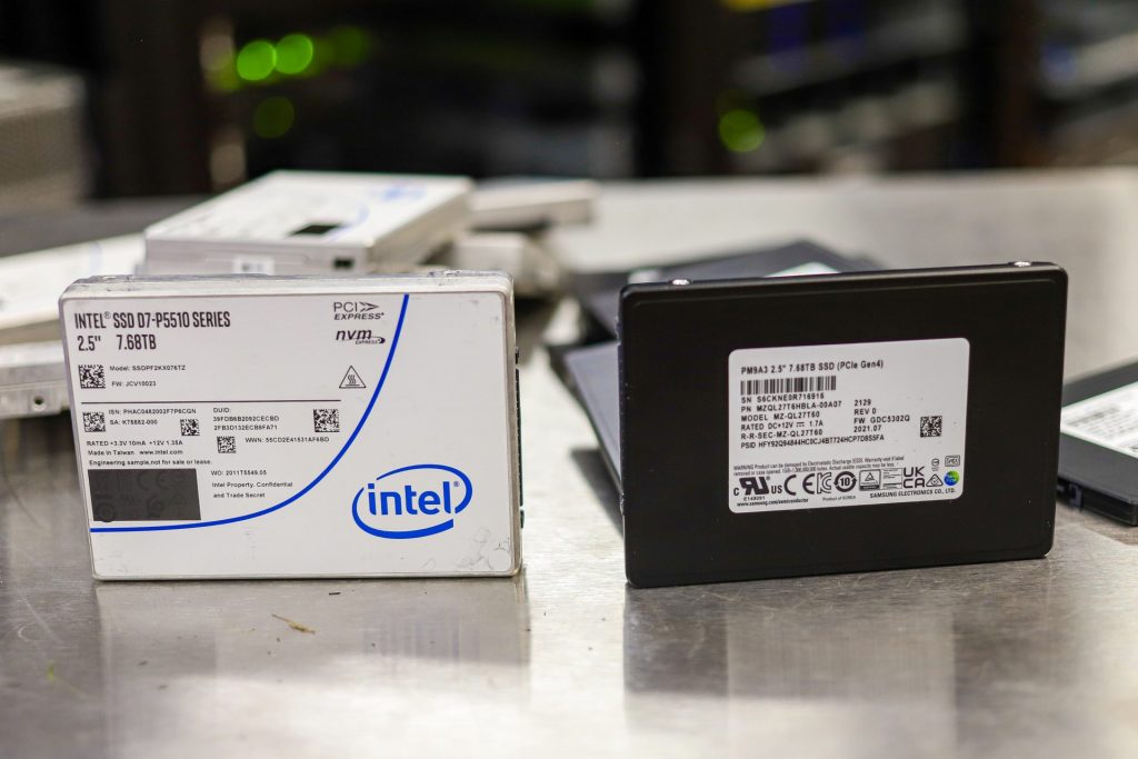 So sánh Intel P5510 và Samsung PM9A3 Enterprise SSD