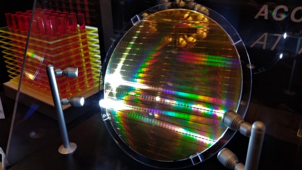SSD Toshiba BG4 1TB có tốc độ 2.4GB/s Kích thước 1/4 - CES 2019 Update