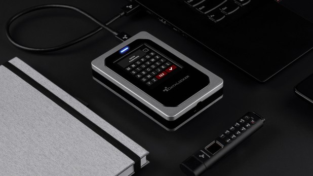 Xem xét ổ mã hóa DataLocker DL4 FE Encrypted Drive – Tiêu chuẩn mới bảo mật dữ liệu