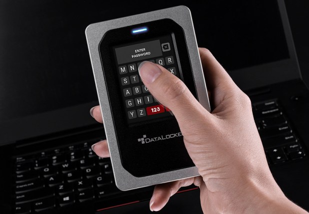 Xem xét ổ mã hóa DataLocker DL4 FE Encrypted Drive – Tiêu chuẩn mới bảo mật dữ liệu